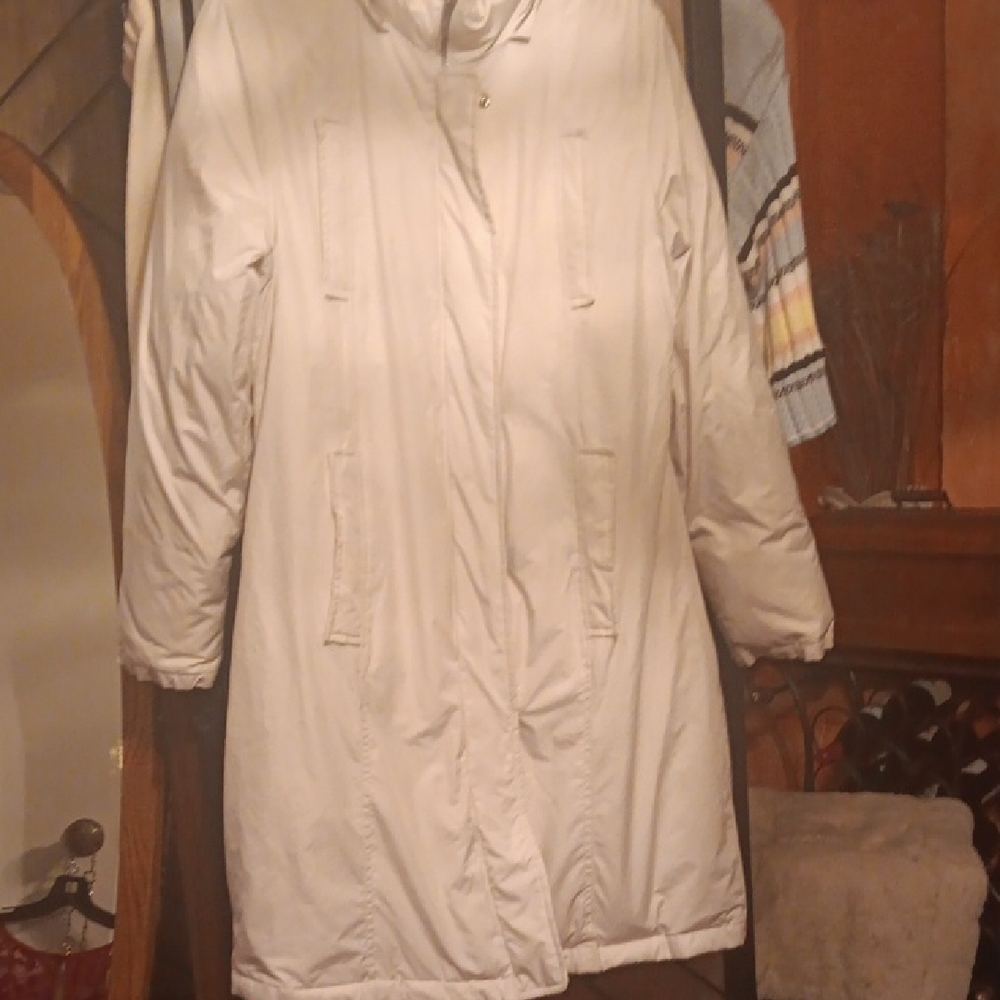 GAP Women's Cream Puffer Coat